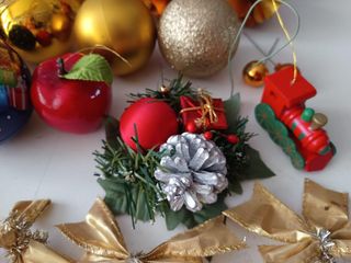 Lote adornos Navidad: bolas, lazos, figuras