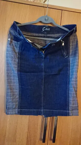 Gonna al ginocchio elasticizzata