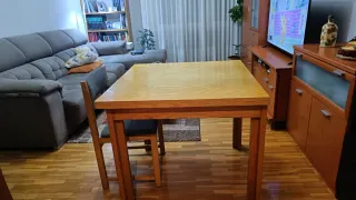 Mesa de comedor con 4 sillas