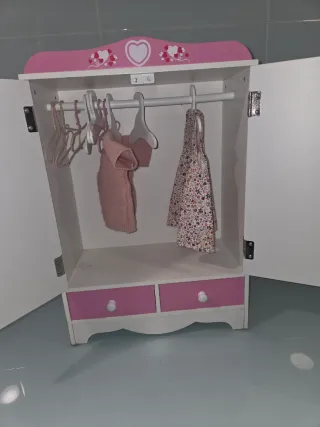 Armario de madera para guardar ropita muñecas