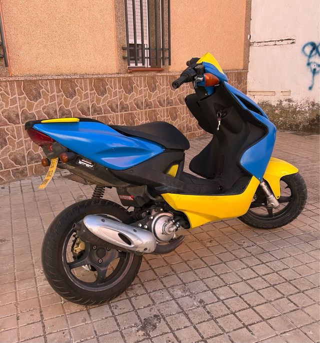 Yamaha Aerox 49cc Azul y Amarillo