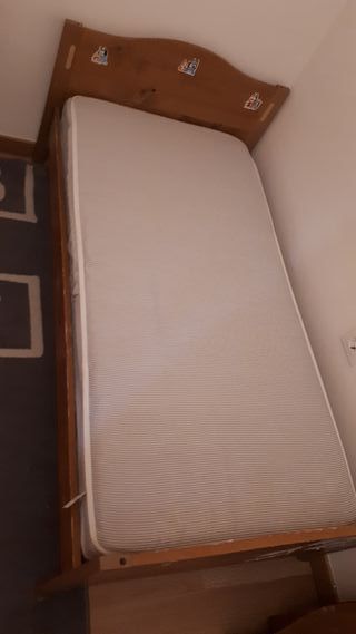 Cuna IKEA DIKTAD marrón + sábanas