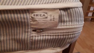 Cuna IKEA DIKTAD marrón + sábanas