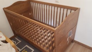 Cuna IKEA DIKTAD marrón + sábanas