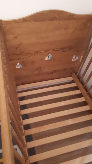 Cuna IKEA DIKTAD marrón + sábanas