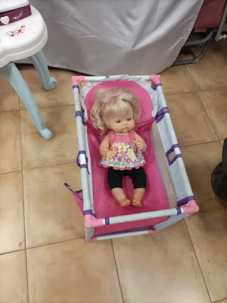 Tocador y cuna para muñecas