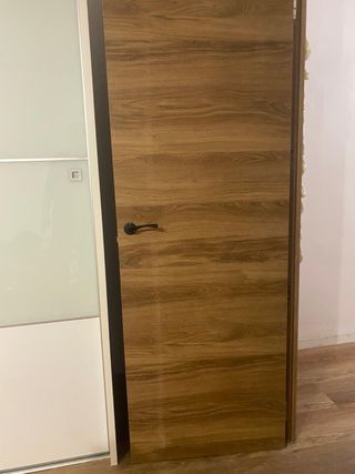 Puerta madera nogal DERECHA