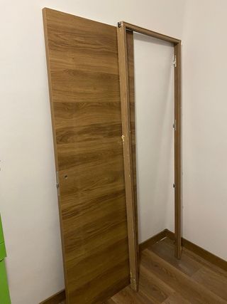 Puerta madera nogal DERECHA