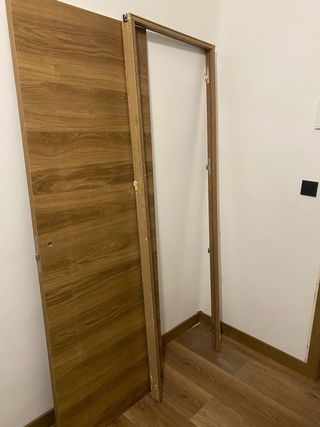 Puerta madera nogal DERECHA