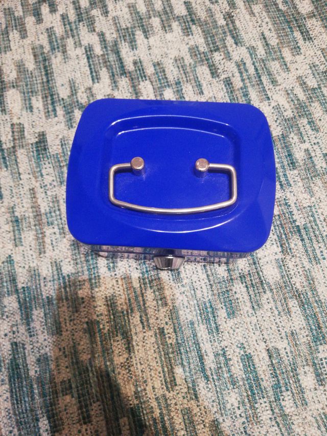 Caja de caudales azul con llave