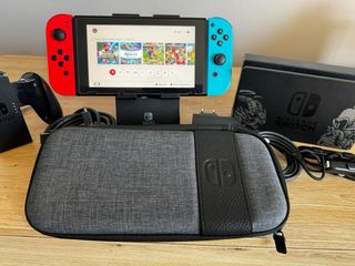Switch Edición Especial Monster Hunter COMO NUEVA