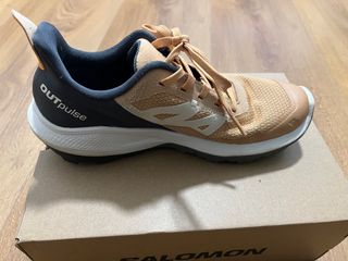 Zapatillas Salomon Outpulse W Beige/Negro