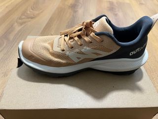 Zapatillas Salomon Outpulse W Beige/Negro