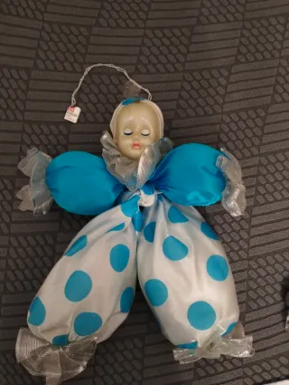 Bambola clown con pois azzurri