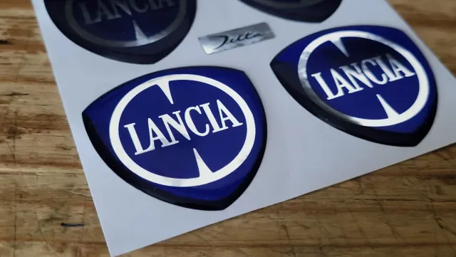 Logotipo emblema tapacubos lancia