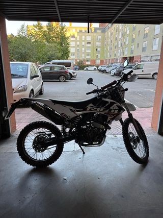 Moto Rieju MRT 125 LC