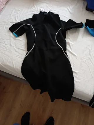 2 Neoprenos Tribord Mujer L y Hombre XXL