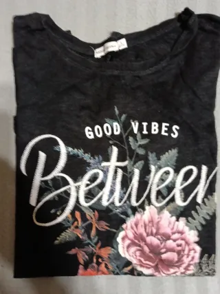 Camiseta Bershka flores S