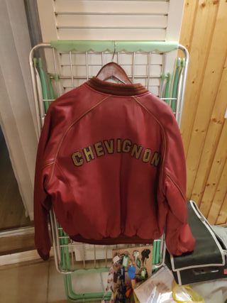 Chaqueta Chevignon Roja y Dorada