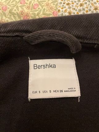 Chaqueta vaquera Bershka negra