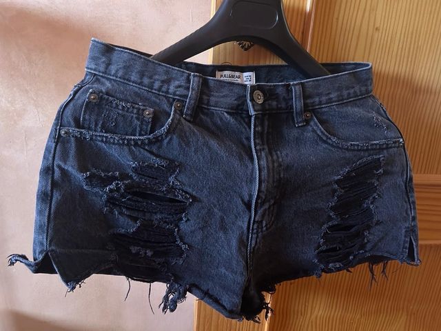 Shorts vaqueros Pull&Bear negros rotos