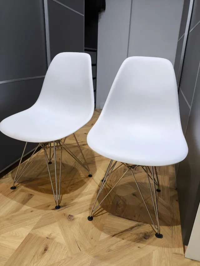 2 Sillas Blancas Patas Metálicas. Solo Zaragoza