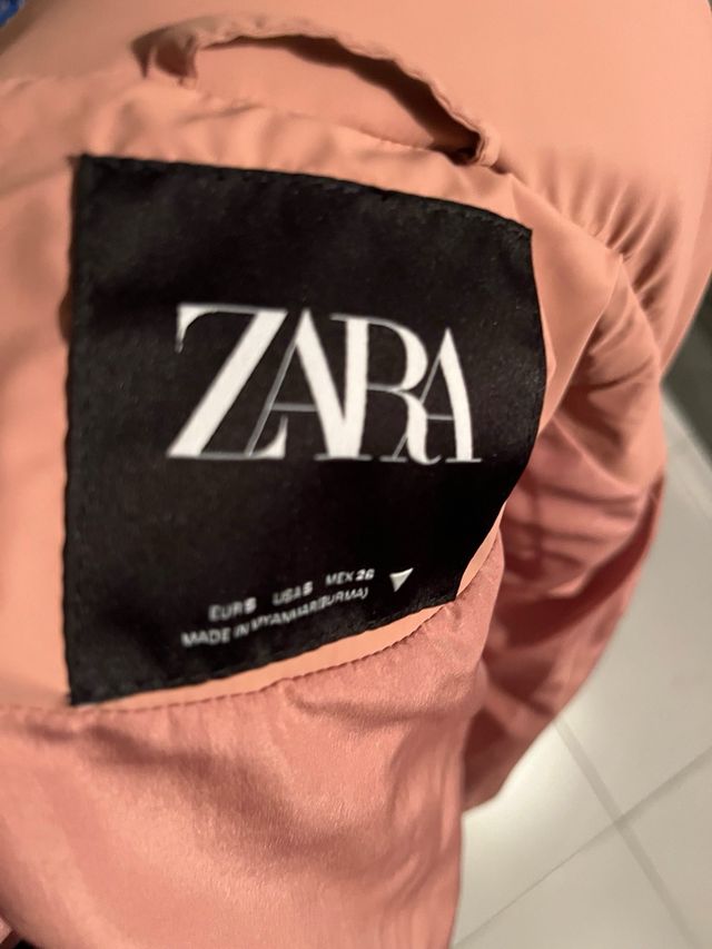 Chaqueta rosa acolchada corta