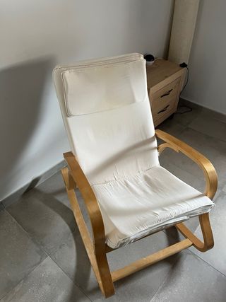 Mecedora de madera Ikea beige