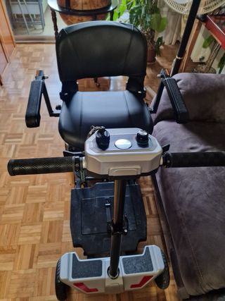 2 sillas de movilidad eléctricas y accesorios