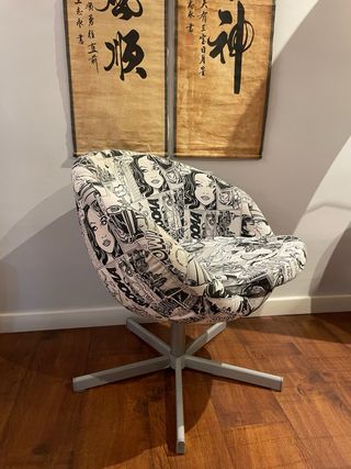 Silla giratoria tapizada estilo cómic