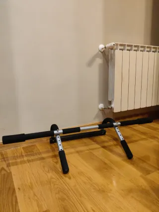 Barra dominadas multifunción para puerta