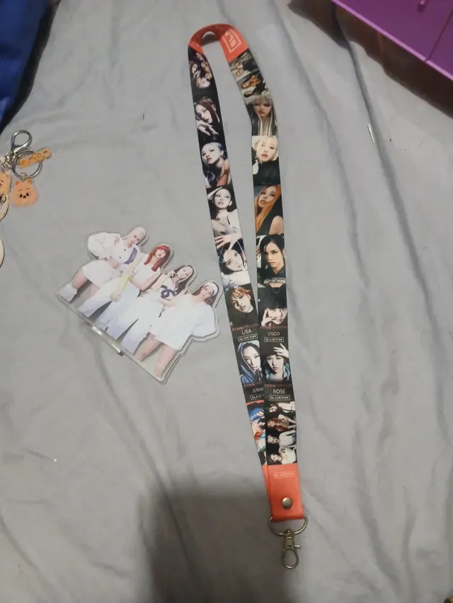 Lanyard y figura acrílica K-pop blackpink