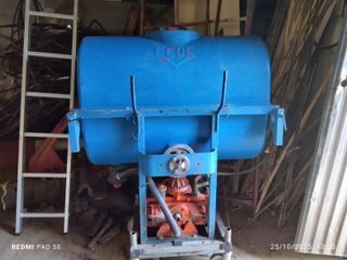 Pulverizador agrícola hidraulico azul