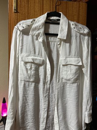 Blusa blanca Zara Talla S con tachuelas