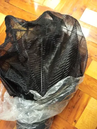 Jaula negra para mascotas