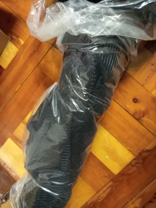 Jaula negra para mascotas