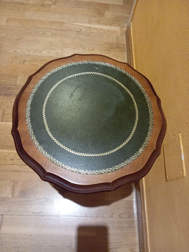 Mesa auxiliar redonda madera y piel