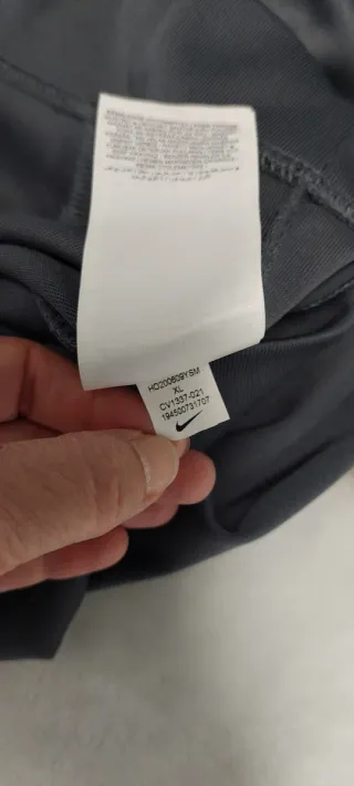 Chaqueta deportiva Nike. Talla xl de niño