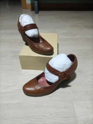 Zapatos de tacón Mary Jane marrones