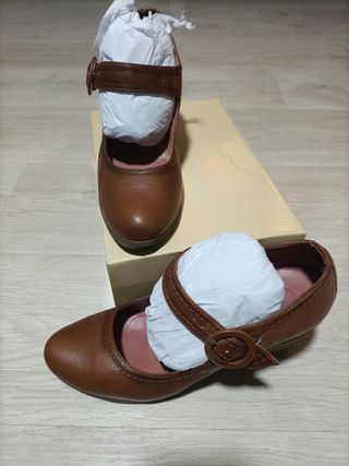 Zapatos de tacón Mary Jane marrones