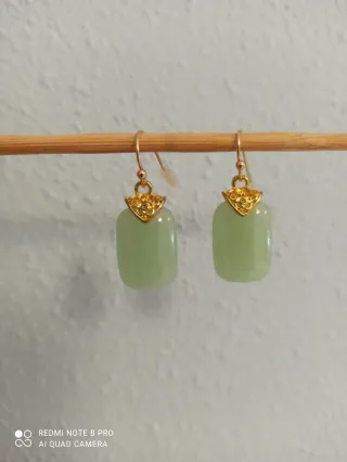 Pendientes dorados con Jade sintético