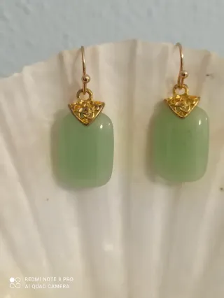 Pendientes dorados con Jade sintético
