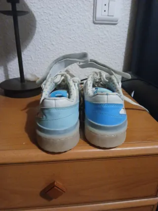 Zapatillas Adidas Blancas y Azules Son 38 2/3