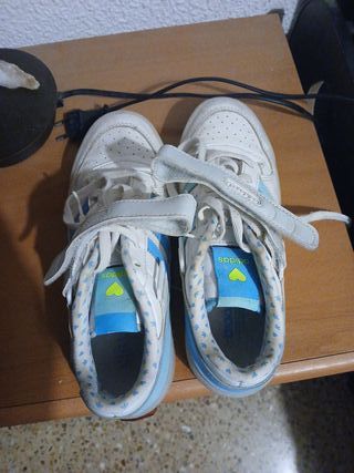 Zapatillas Adidas Blancas y Azules Son 38 2/3