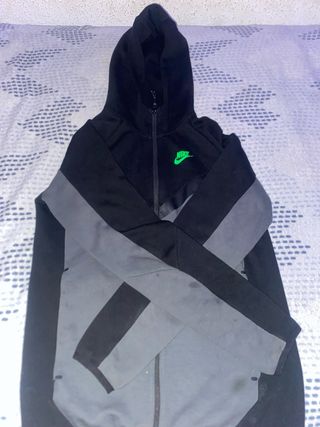 Chaqueta Nike Negra y Gris