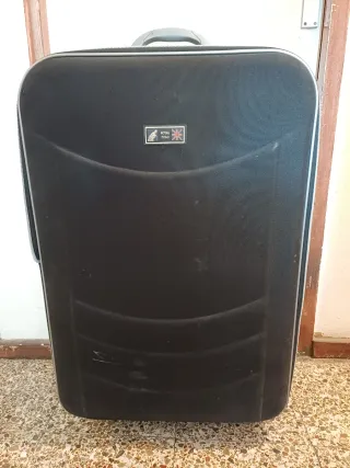 Maleta grande de viaje ROYAL POLO. Está en buenas 