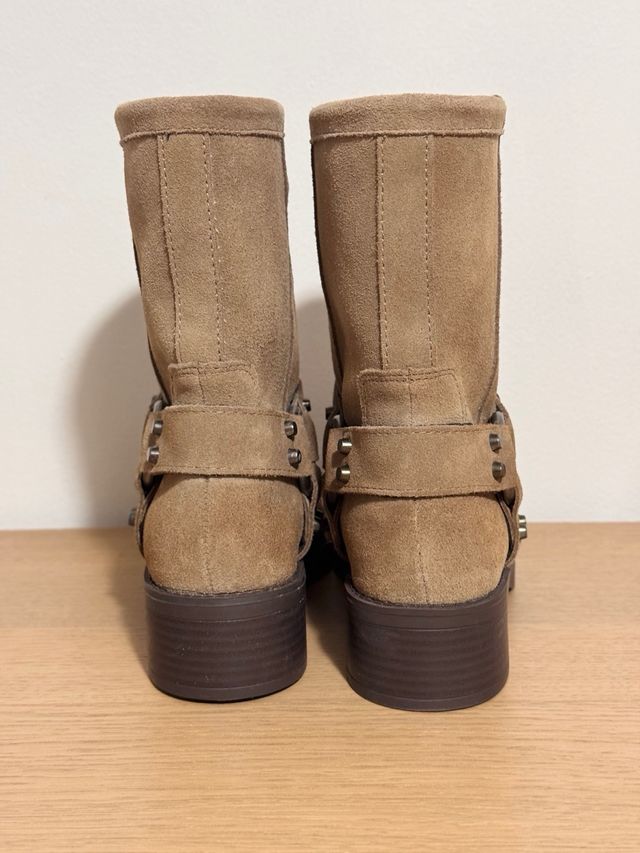 Botas de ante con hebilla