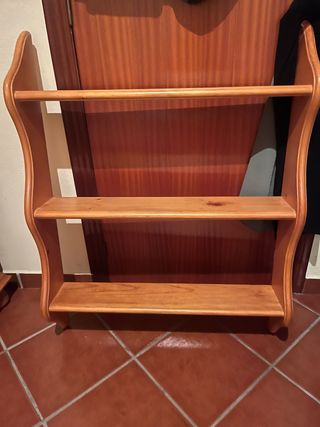 Se vende estantería de pino provenzal