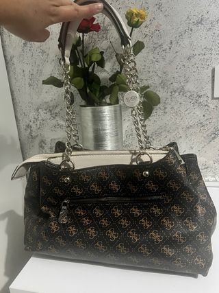 Bolso Guess Marrón y Beige