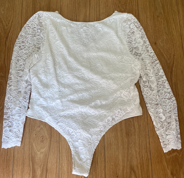 body blanco de encaje de manga larga